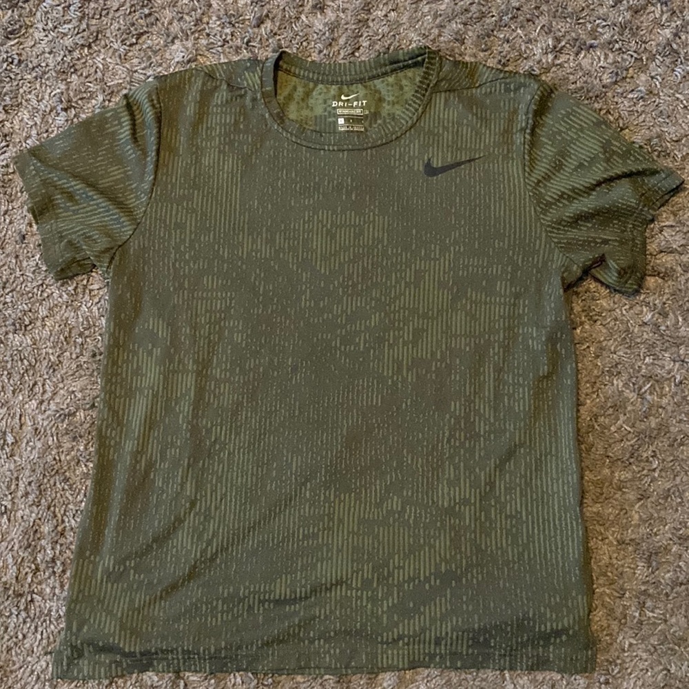 Green Nike athletic T - Shirt